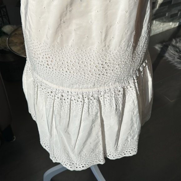 Burberry London White Eyelet Dress. US 4 - Picture 4 of 6